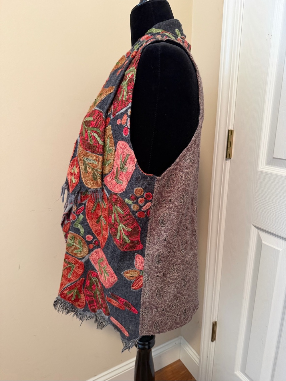 Anu Vintage 100% Boho Floral embroidered Vest Size L - Picture 2 of 11